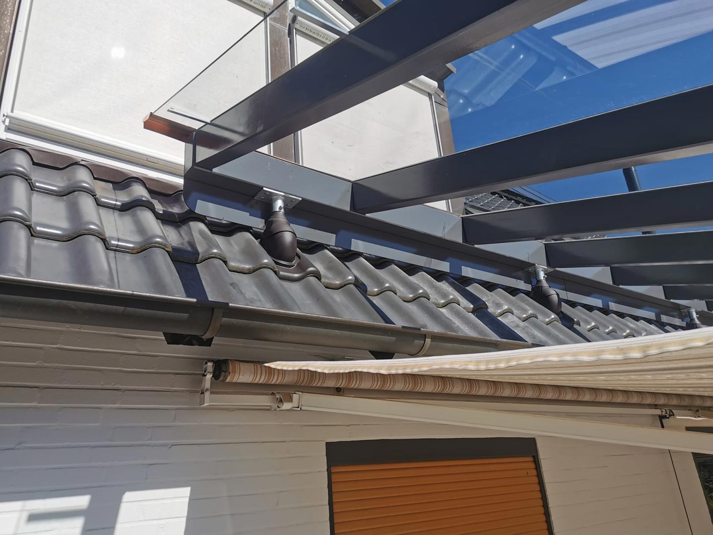 Aufs Dach montiert - Terrassenüberdachung mit Aufdachmontage