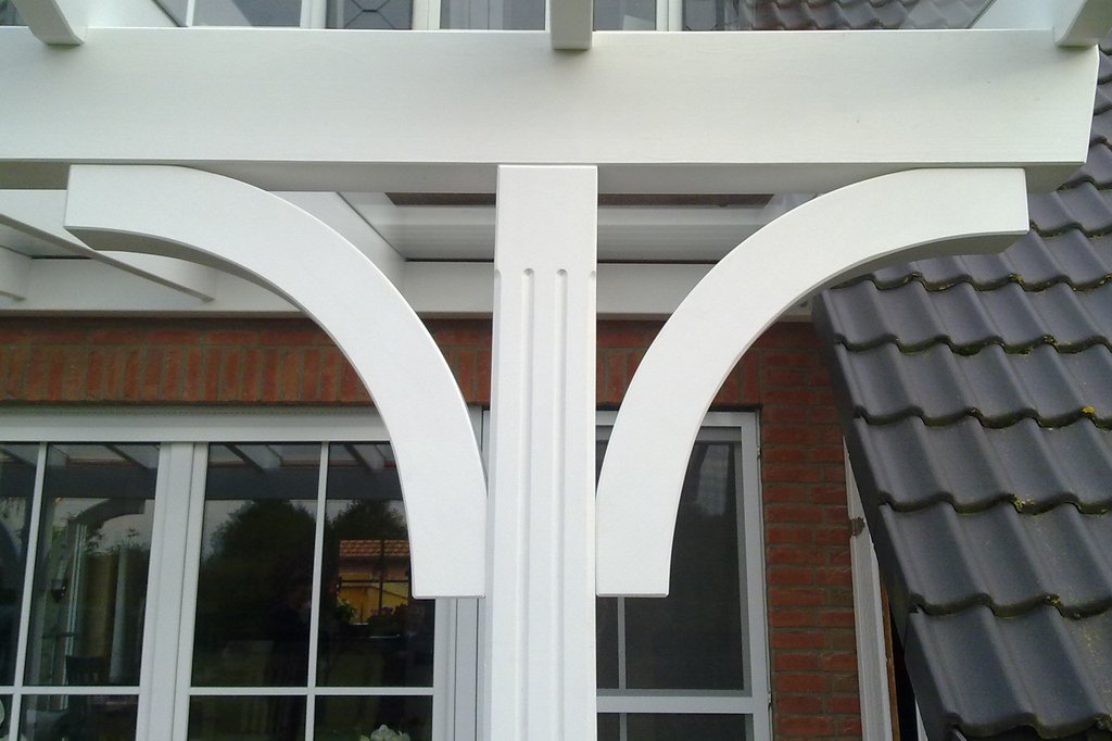 Terrassenüberdachung mit Bogenkopfband Hohlkehlen Terrassenüberdachung mit Bogenkopfband Hohlkehlen
