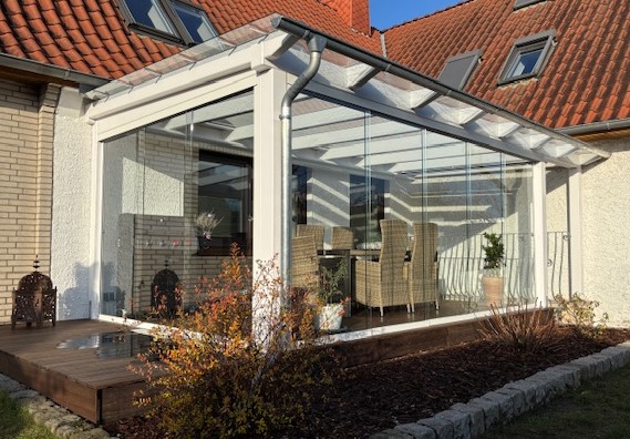 Kaltwintergarten individuell gefertigt aus massivem Leimholz deckend gestrichen Kaltwintergarten individuell gefertigt aus massivem Leimholz deckend gestrichen