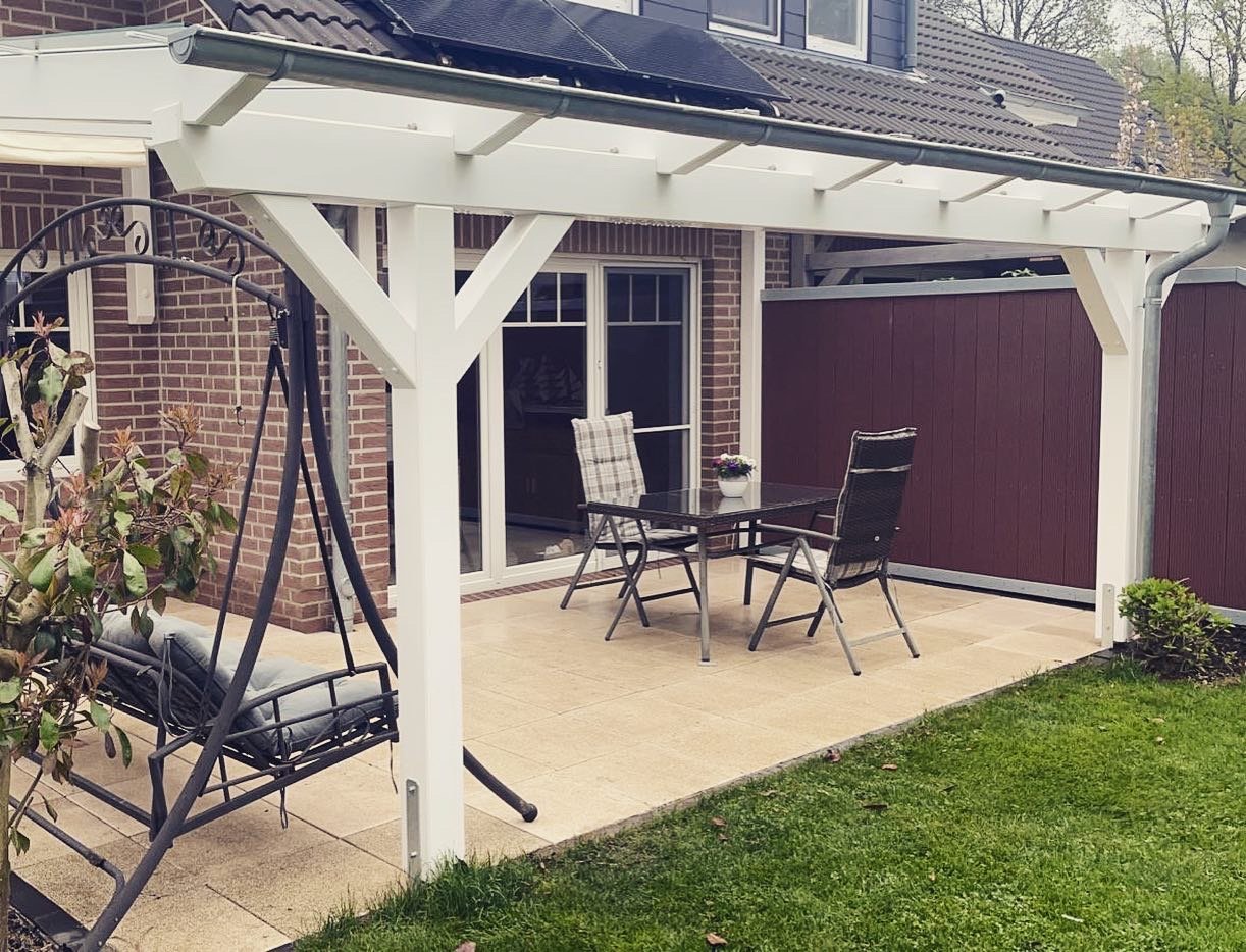 Terrassenüberdachung mit eleganten Kopfbändern für Hamburg Terrassenüberdachung mit eleganten Kopfbändern